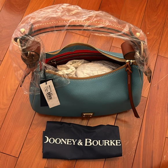 Dooney & Bourke Riley Hobo bag. - Picture 9 of 10